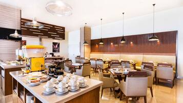 Tägliches Frühstücksbuffet (100000 IDR pro Person)