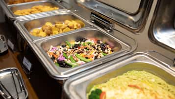 Gratis frukost med lokala rätter varje dag