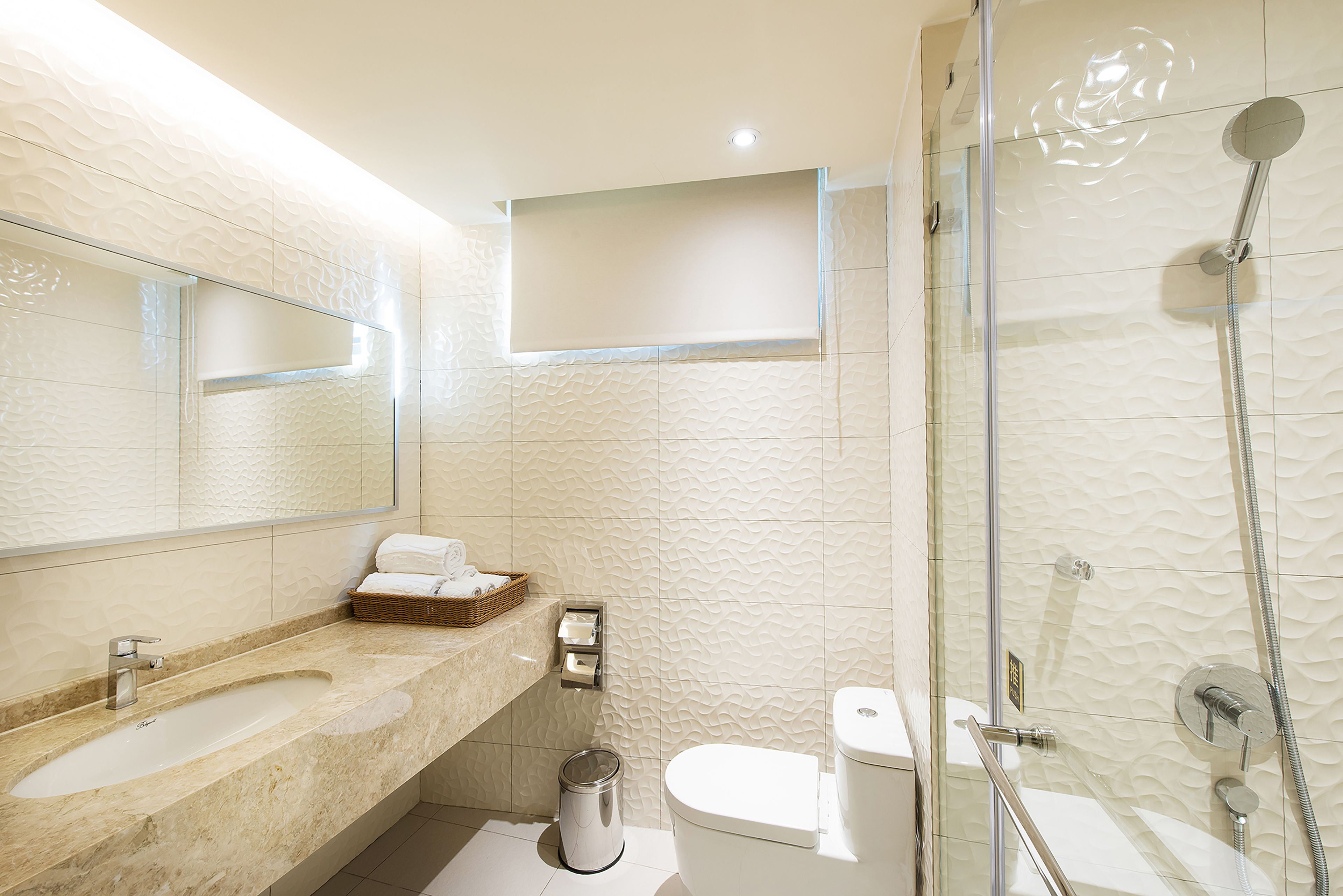 shower, rainfall showerhead, free toiletries, hair dryer