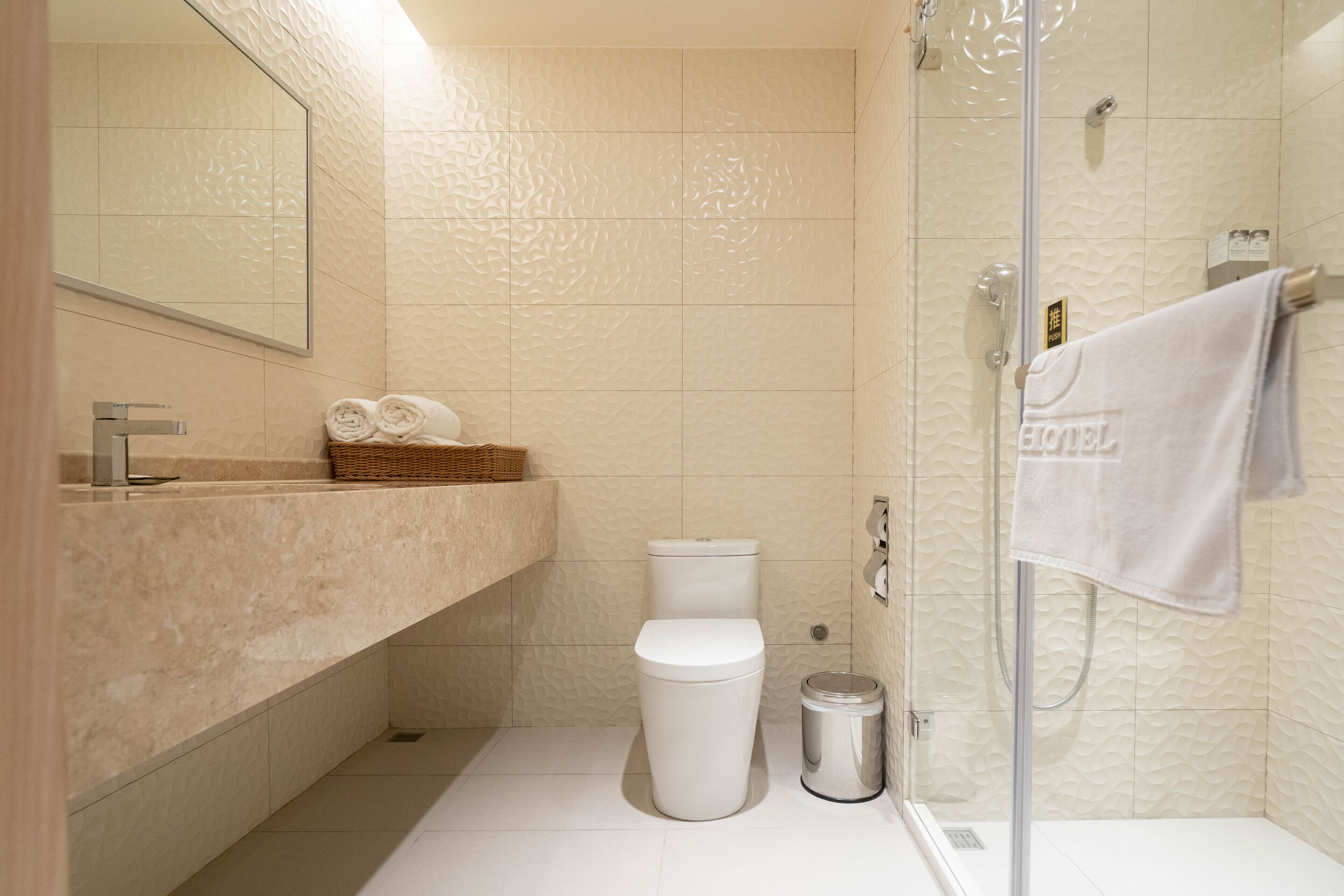 shower, rainfall showerhead, free toiletries, hair dryer