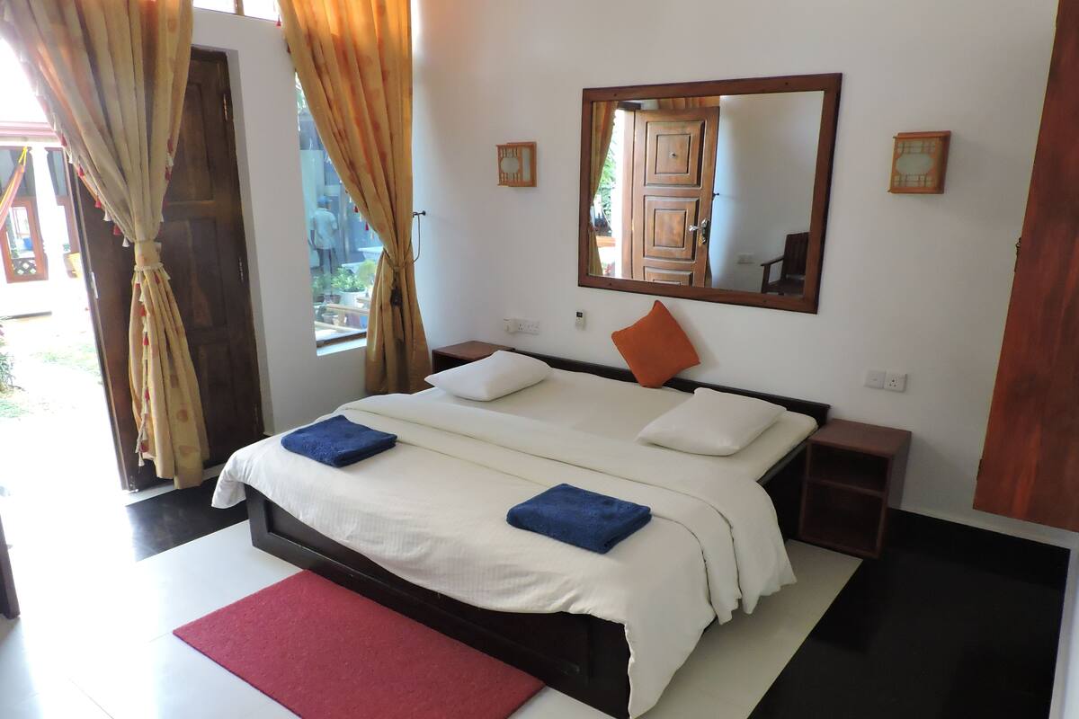 Deluxe Double Room | 1 bedroom, in-room safe, desk, soundproofing