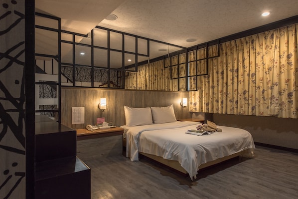 Habitación doble, 1 cama matrimonial | Escritorio y wifi gratis 