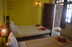 Basic Room | Desk - Hotel Paradiso (Hikkaduwa)