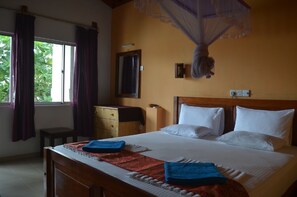 Deluxe Room, 1 Bedroom, Balcony, Beach View | Desk - Hotel Paradiso (Hikkaduwa)
