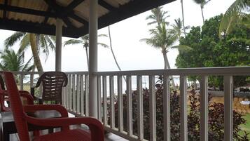 Habitación estándar, 1 habitación, balcón, vista parcial al océano | Balcón