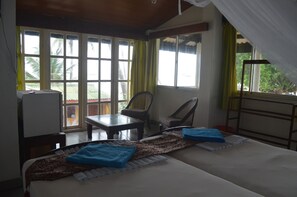 高級客房, 1 間臥室, 露台, 海景 | 書桌