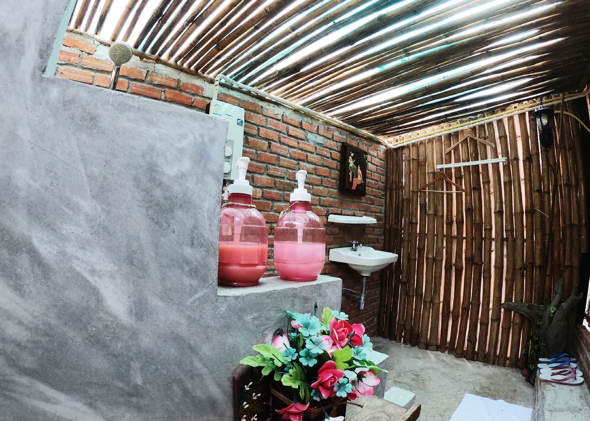 bamboo hut | bathroom | shower, free toiletries, hair dryer, towels