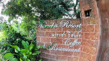 Vista frontal de la propiedad