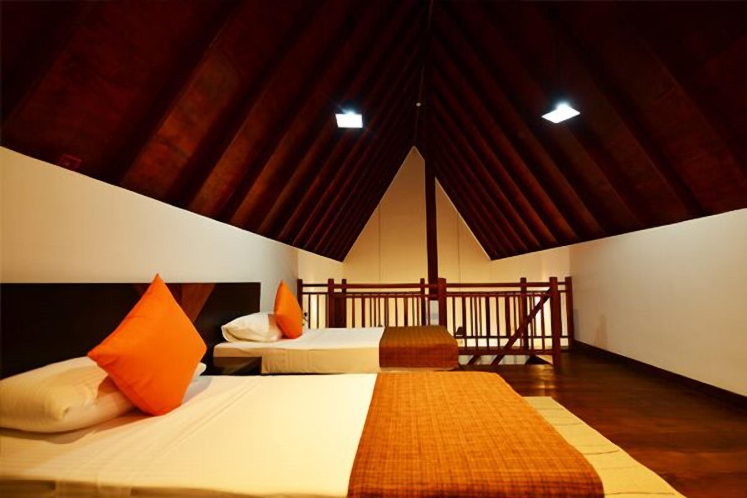 family room | in-room safe, desk, soundproofing, free wifi