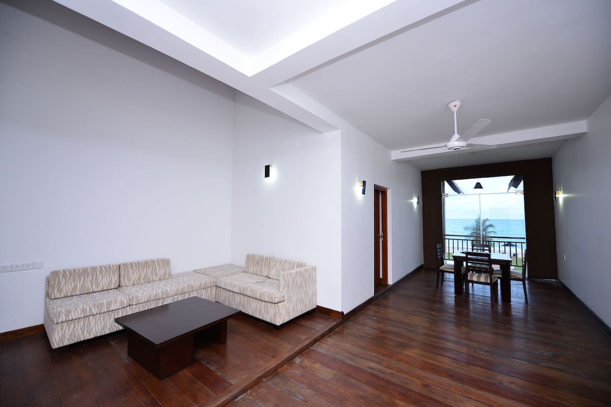 luxury room | in-room safe, desk, soundproofing, free wifi