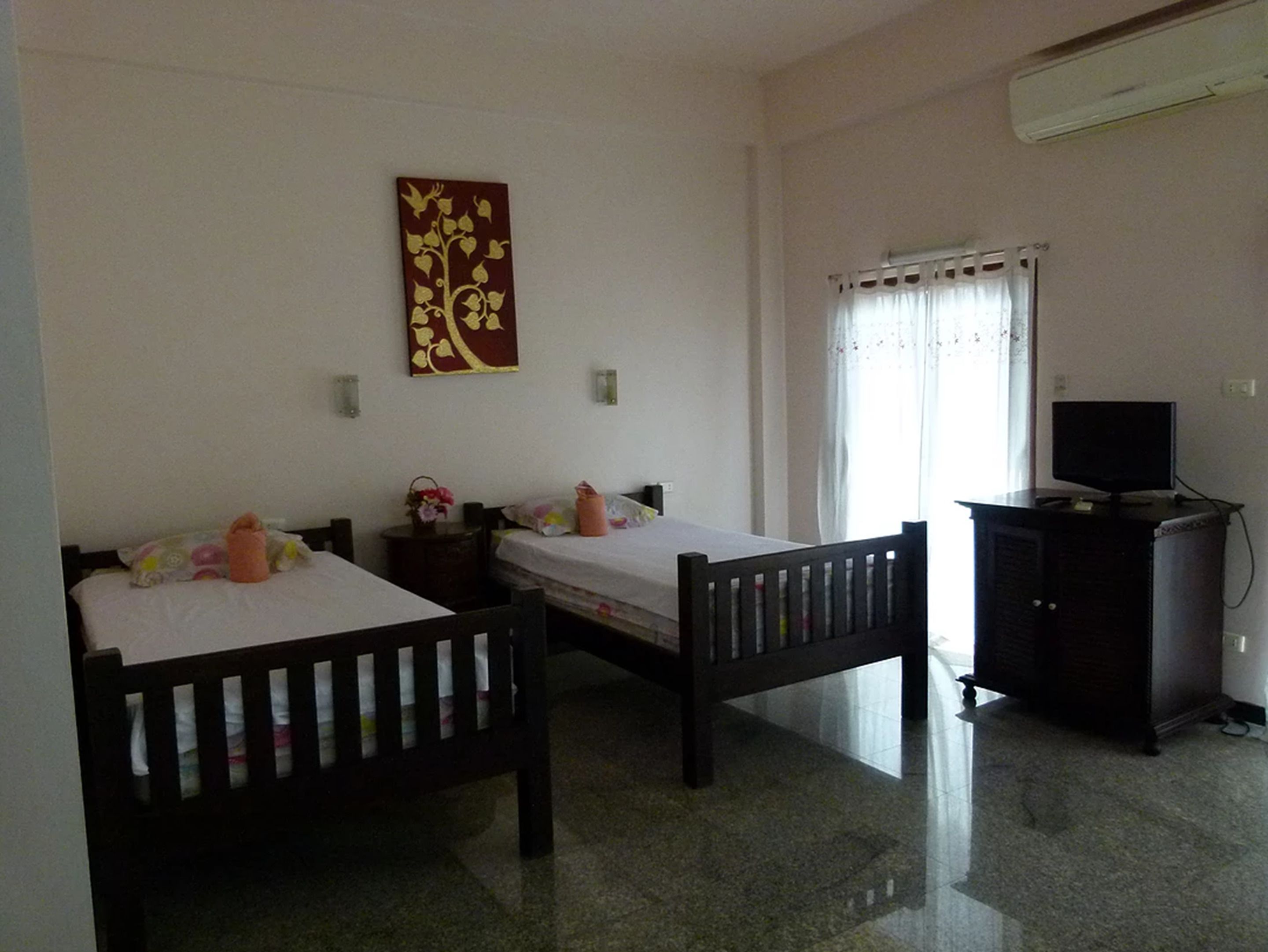 deluxe twin room | in-room safe, desk, blackout curtains, free cots/infant beds