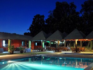 Outdoor pool - Laya Leisure (Palindanuwara)