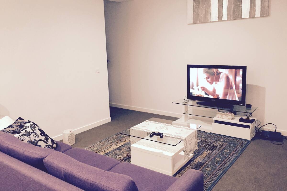Apartment, 2 Schlafzimmer | Wohnzimmer | Flachbildfernseher