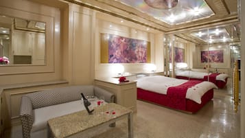 Minibar, individually decorated, individually furnished, soundproofing
