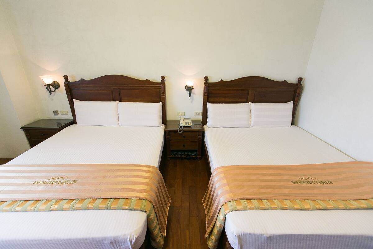 Superior Quadruple Room | Desk, rollaway beds, free WiFi
