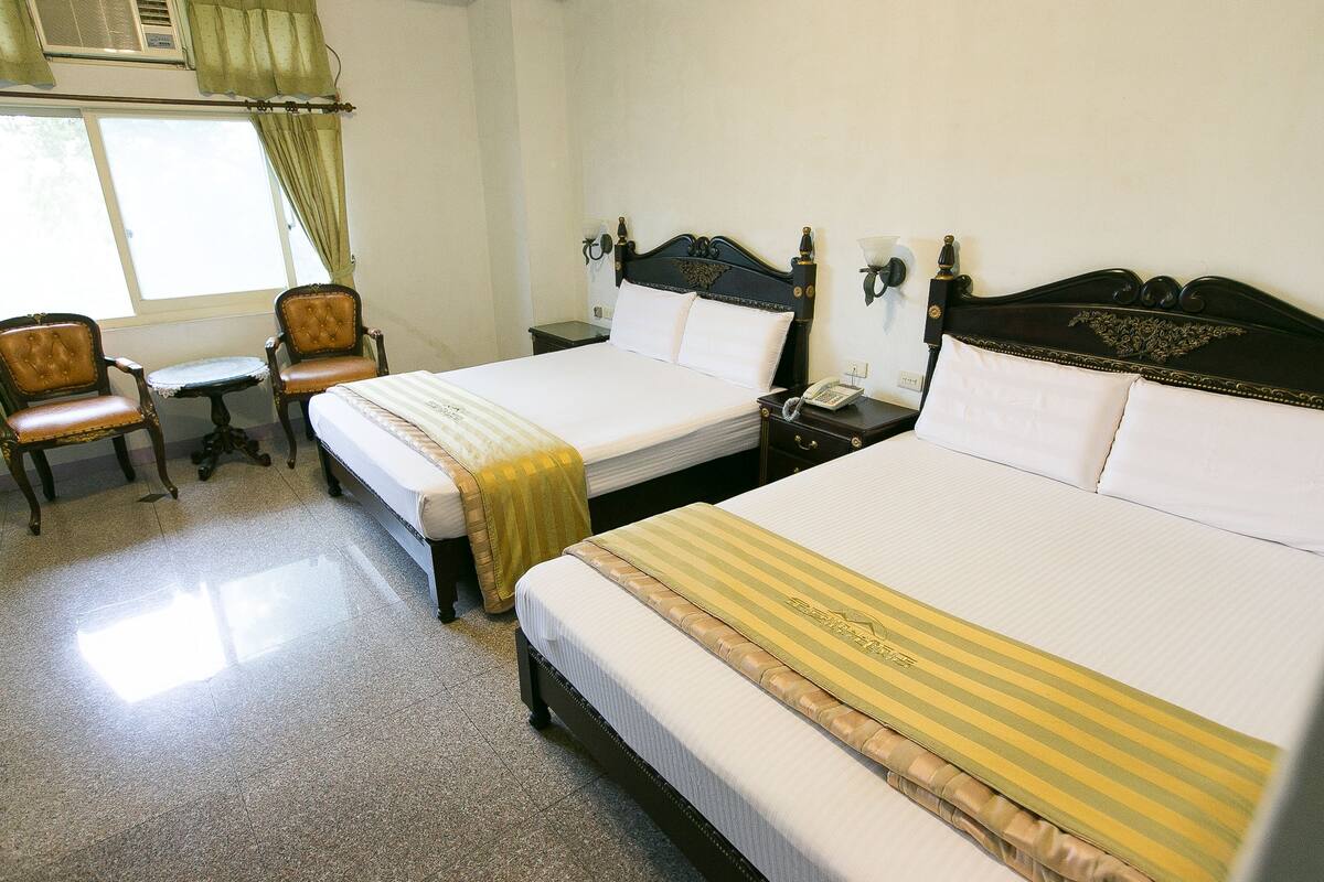 Deluxe Quadruple Room | Desk, rollaway beds, free WiFi