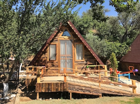 Standard Bungalow, 1 Double Bed, Mountain View, Garden Area | Terrace/patio