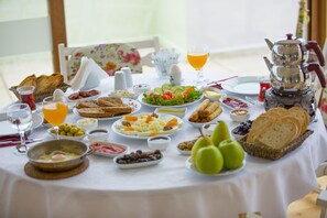 فطور كامل مجانًا يوميًا