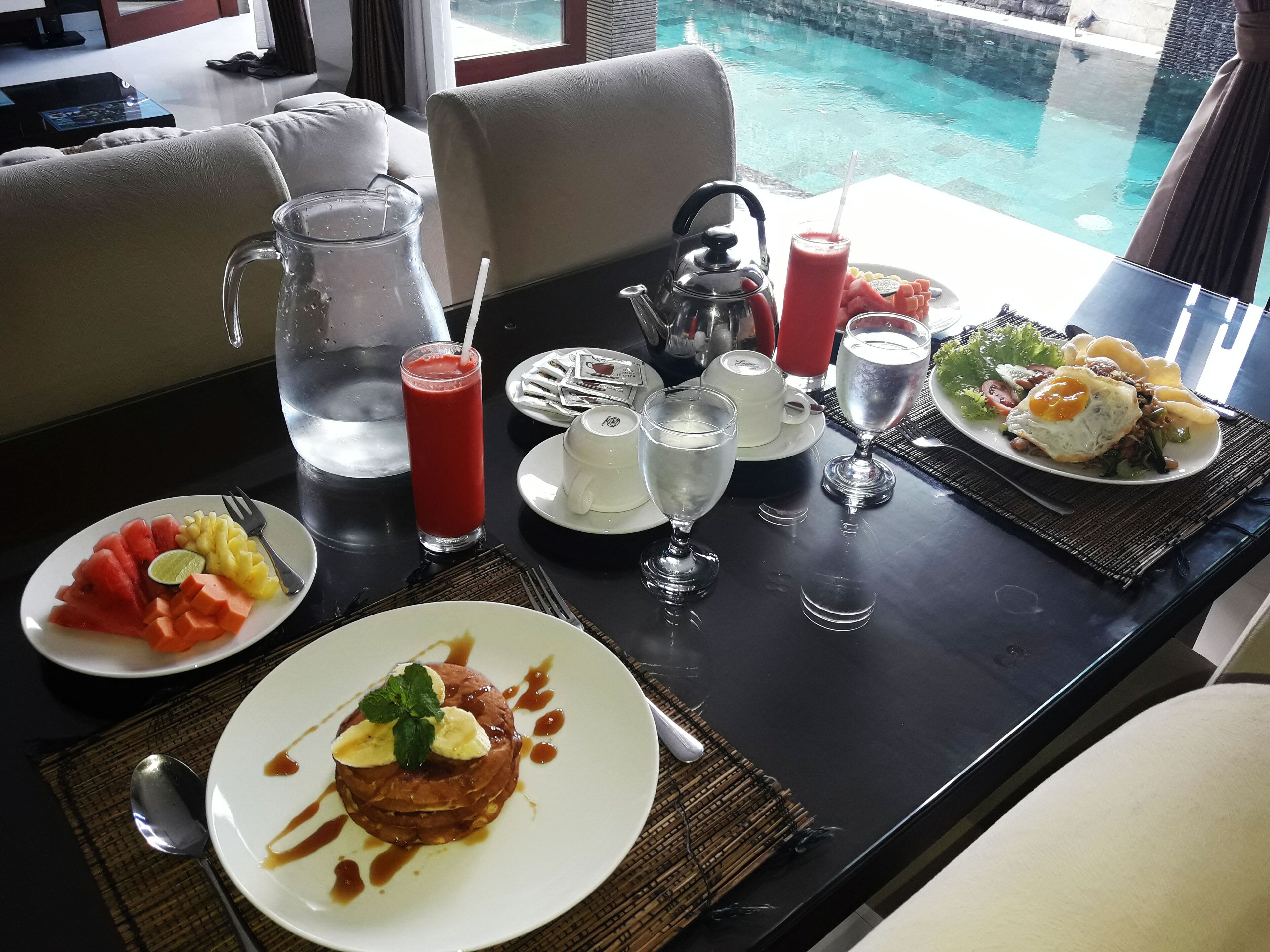 Free daily English breakfast 