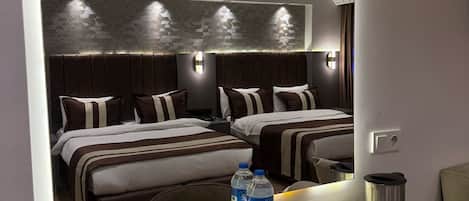 Standard Quadruple Room | Cadar kapas Mesir, peralatan tempat tidur premium, bar mini