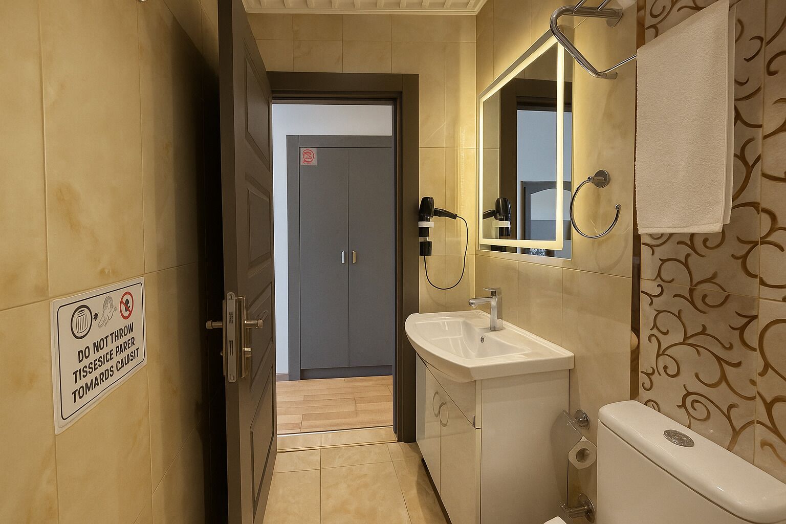 Superior-Doppel- oder -Zweibettzimmer | Badezimmer | Dusche, Regendusche, kostenlose Toilettenartikel, Haartrockner