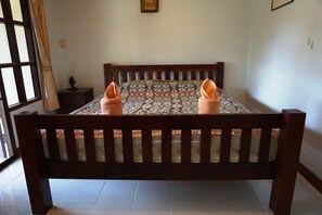 Desk, rollaway beds, free WiFi