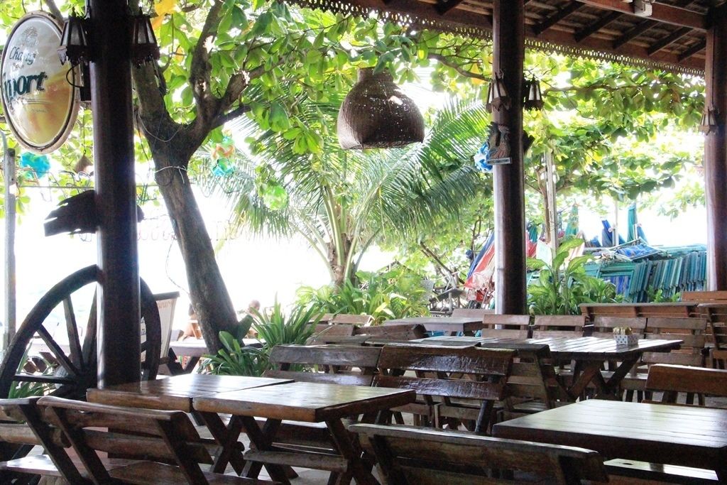 4 nhà hàng, phục vụ bữa sáng, bữa trưa, bữa tối, món Thái 