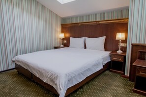 Family Room | Minibar, in-room safe, desk, iron/ironing board - Tatarskaya Usadba (Kazan)