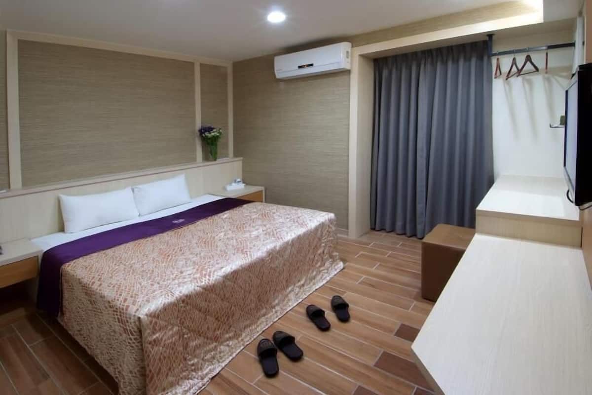 Premium bedding, free WiFi, bed sheets