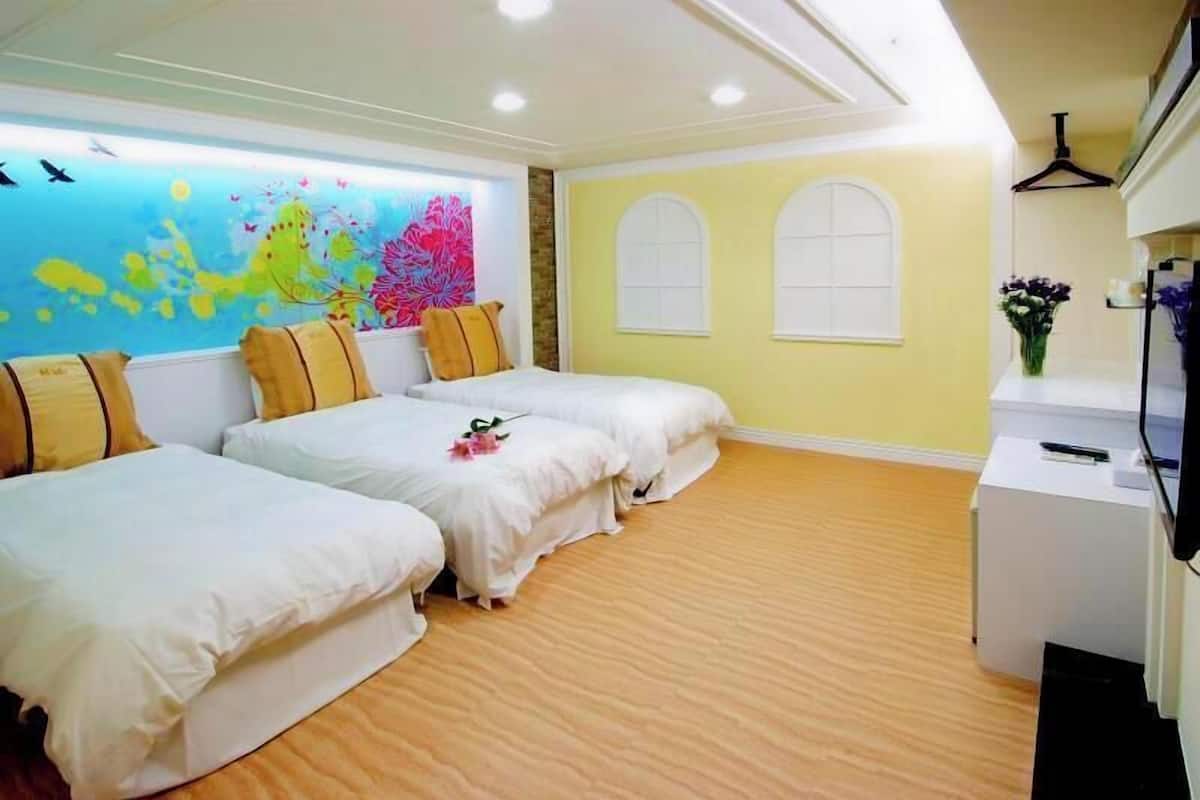 Premium bedding, free WiFi, bed sheets