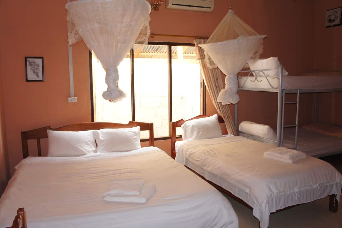 Family Room | In-room safe, desk, free WiFi