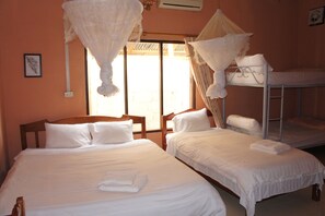In-room safe, desk, free WiFi - Jammee Guesthouse (Vang Vieng)