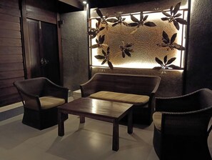 2 Bedrooms with Private Pool Villa | Living area | 42-inch flat-screen TV with satellite channels, TV - Sri Abi Ratu Villa (Penatih)