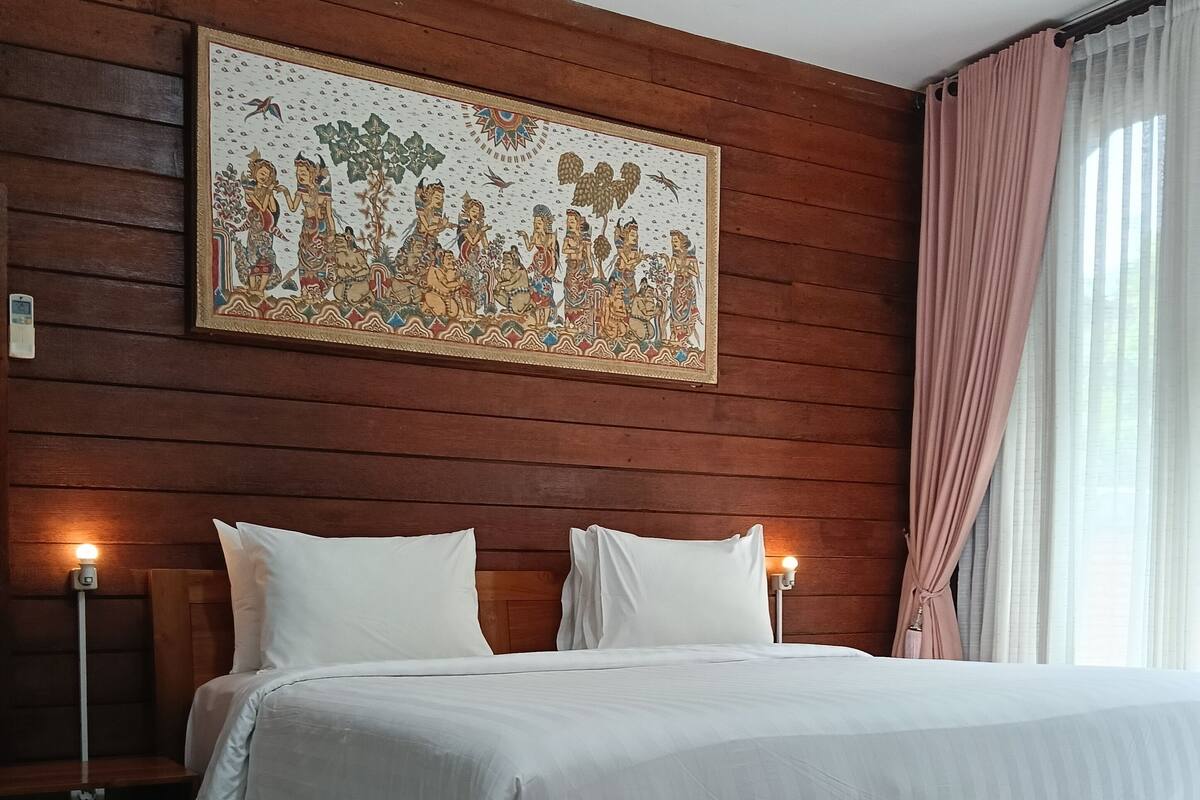 Dobbeltrom – deluxe, 1 soverom, ikke-røyk, hageutsikt | Sengetøy av topp kvalitet, individuelt dekorert og individuelt innredet