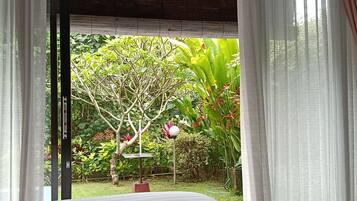 Deluxe tweepersoonskamer, 1 slaapkamer, niet-roken, uitzicht op tuin | Luxe beddengoed, individueel gedecoreerd, individueel gemeubileerd