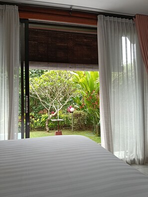 Dobbeltrom – deluxe, 1 soverom, ikke-røyk, hageutsikt | Sengetøy av topp kvalitet, individuelt dekorert og individuelt innredet