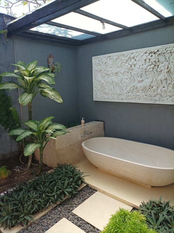 Regadera, regadera tipo lluvia, amenidades de baño gratuitas, toallas