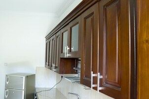 Ropa de cama de alta calidad y minibar 