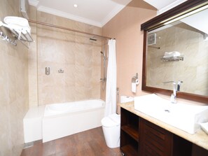 Free toiletries, hair dryer, towels, soap - Galaxy City Hotel (Kandy)
