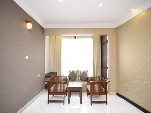 Family Room | Premium bedding, minibar, in-room safe, desk - Galaxy City Hotel (Kandy)