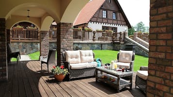 Family Suite (in a guesthouse) | Terrace/patio
