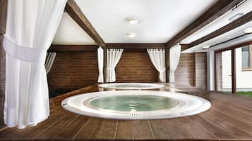 Indoor spa tub