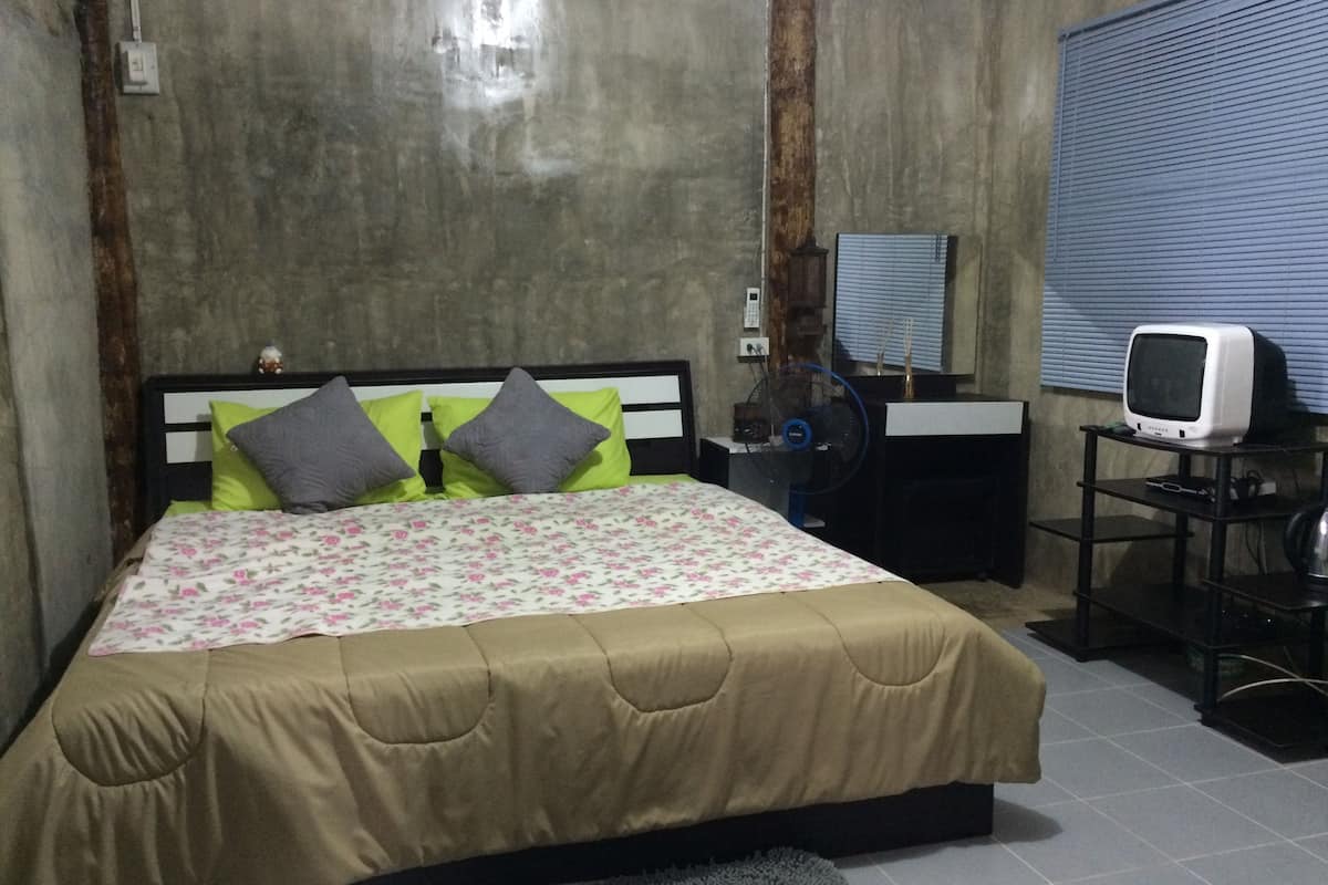 Studio (Private studio) | Rollaway beds (surcharge), WiFi (free)