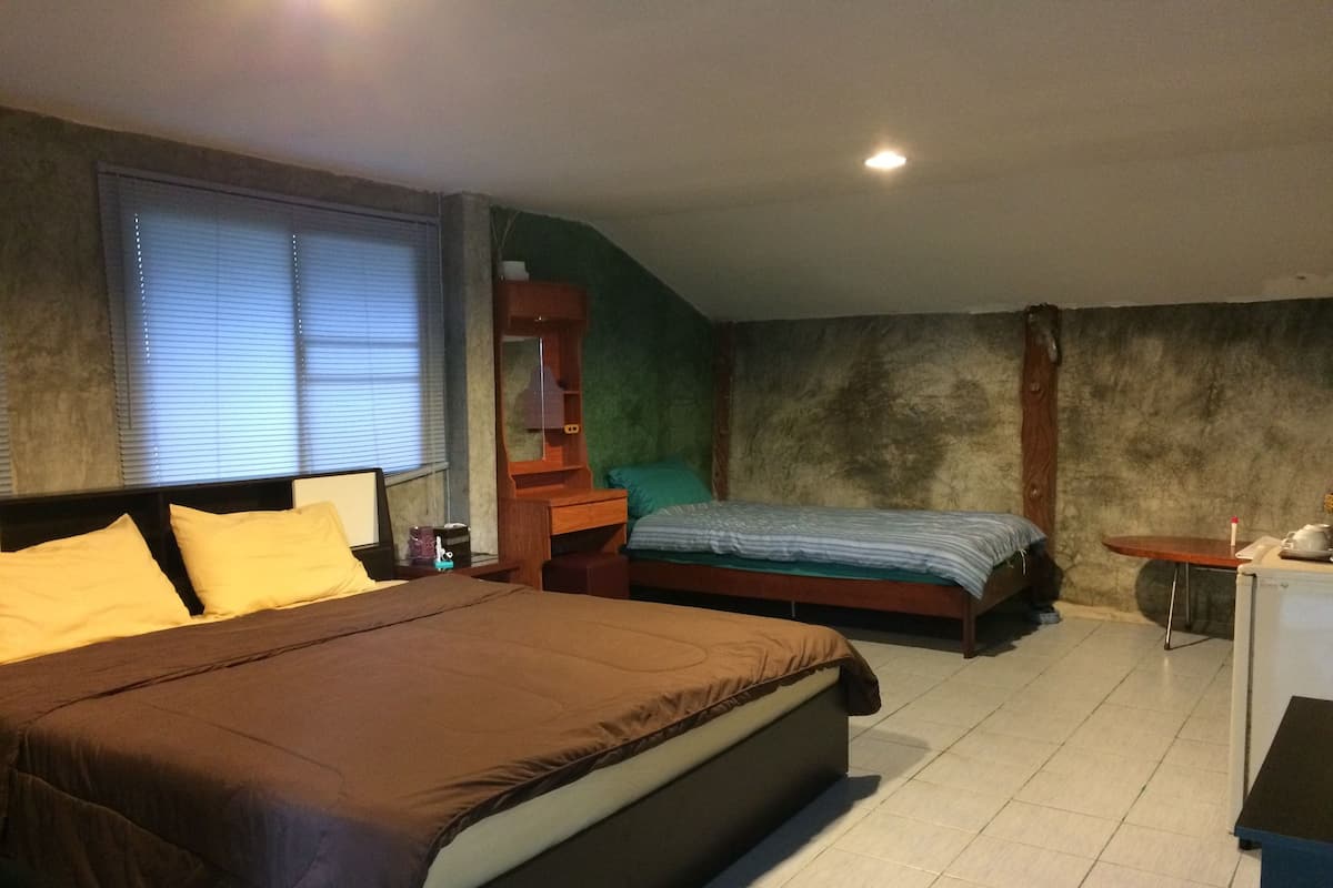 Rollaway beds, free WiFi