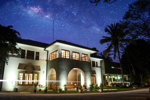 Fachada del alojamiento - Noche