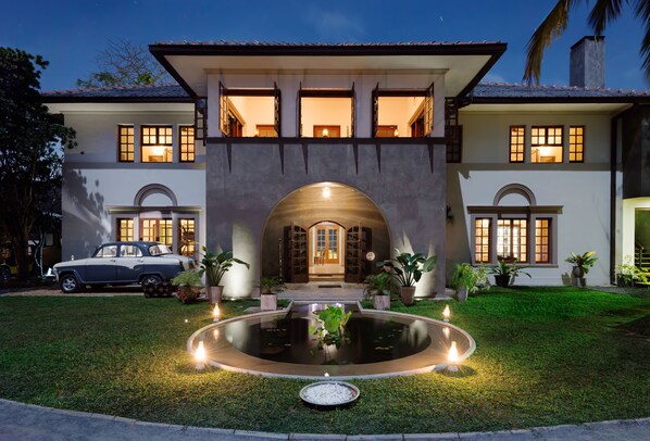 숙박 시설 정면