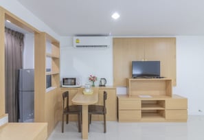 Residence | Desk, free WiFi