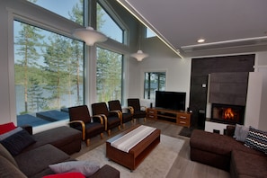 Auringonsilta | Desk, iron/ironing board, rollaway beds