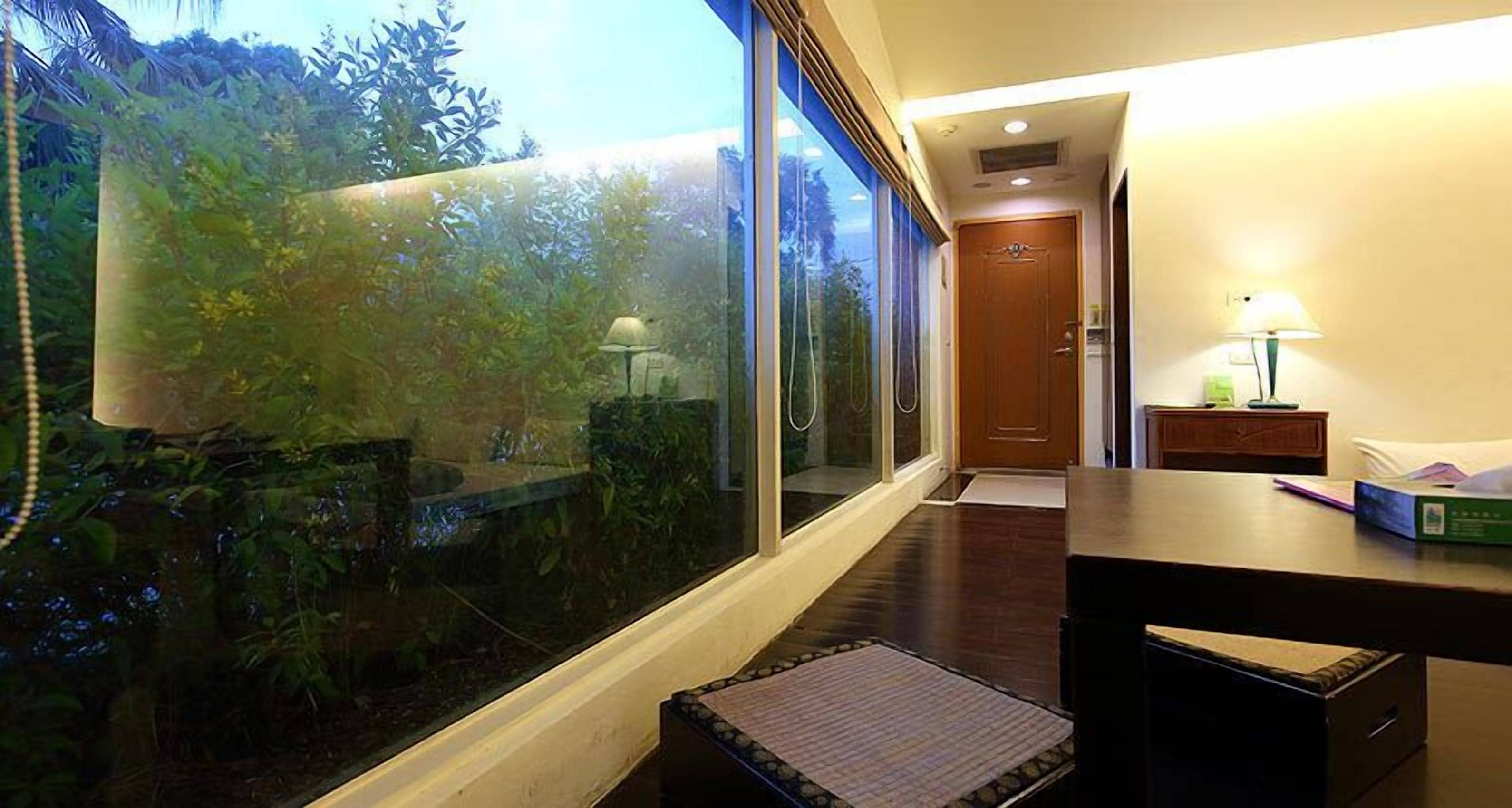 32-吋 LCD 液晶電視、有線頻道、電視