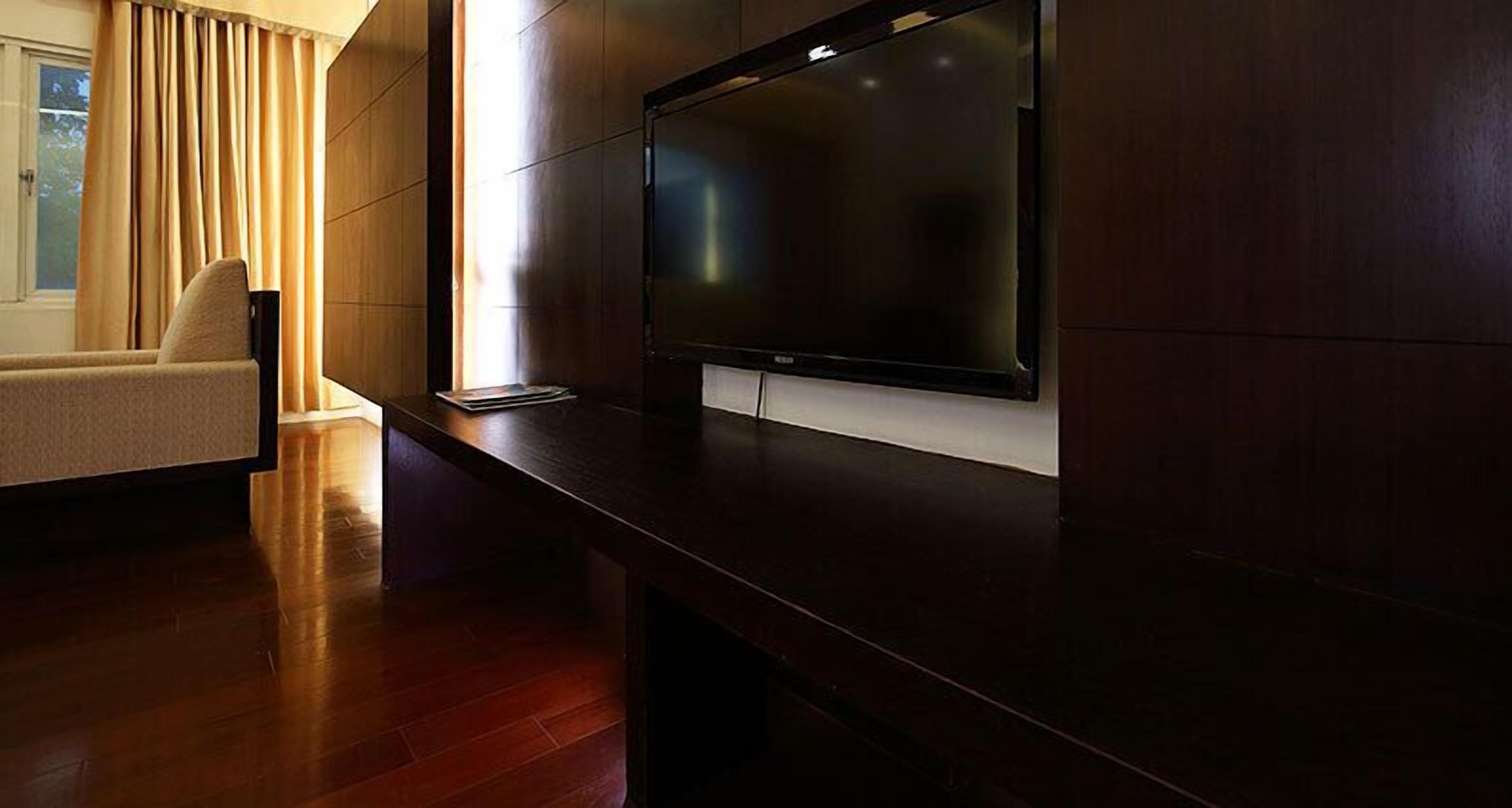 32-inch lcd tv with cable channels, tv